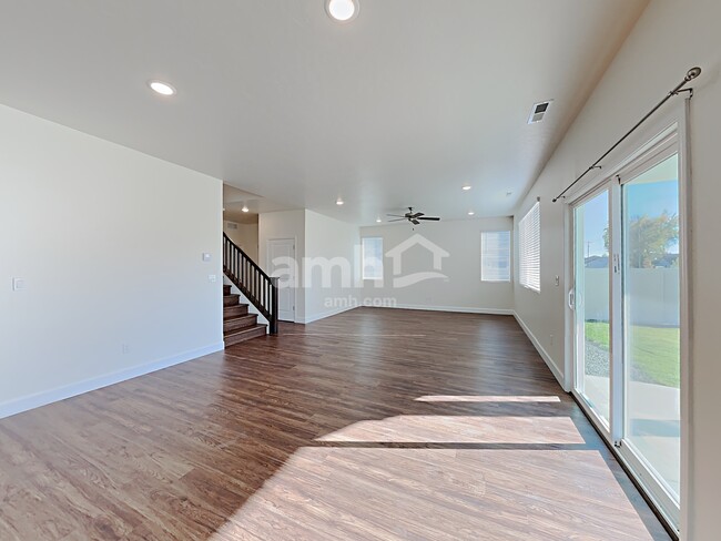 Building Photo - 1417 N Garnet Creek Ave