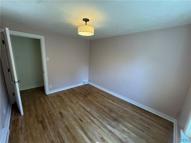 Building Photo - 423 Wendell Terrace