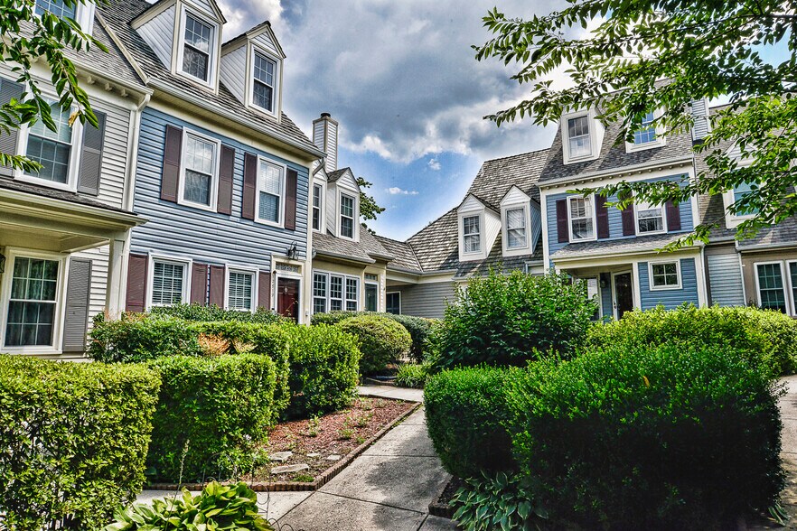 Building Photo - 12817 Mill Brook Ct