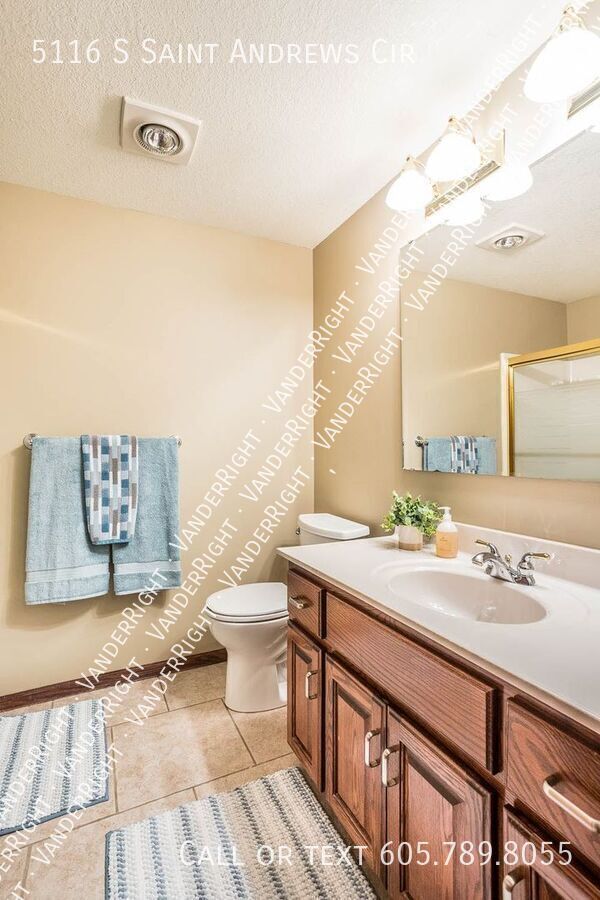 Building Photo - 5116 S St Andrews Cir