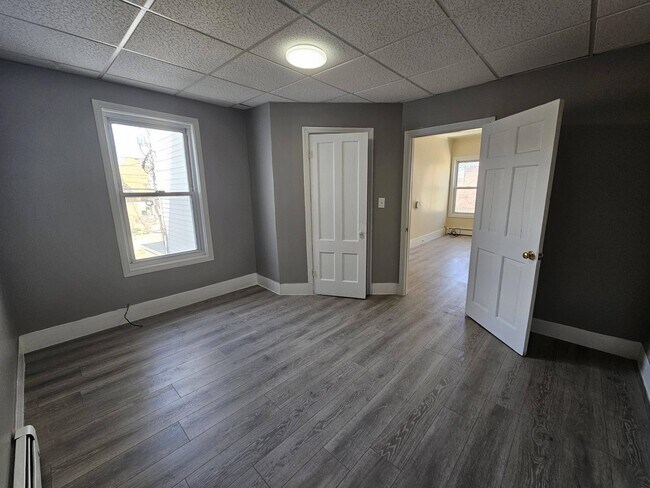 Building Photo - 40 Putnam St