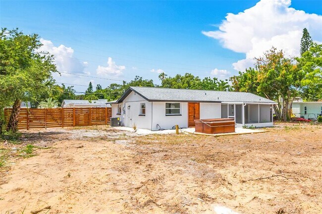 Building Photo - 208 Palmetto Rd W