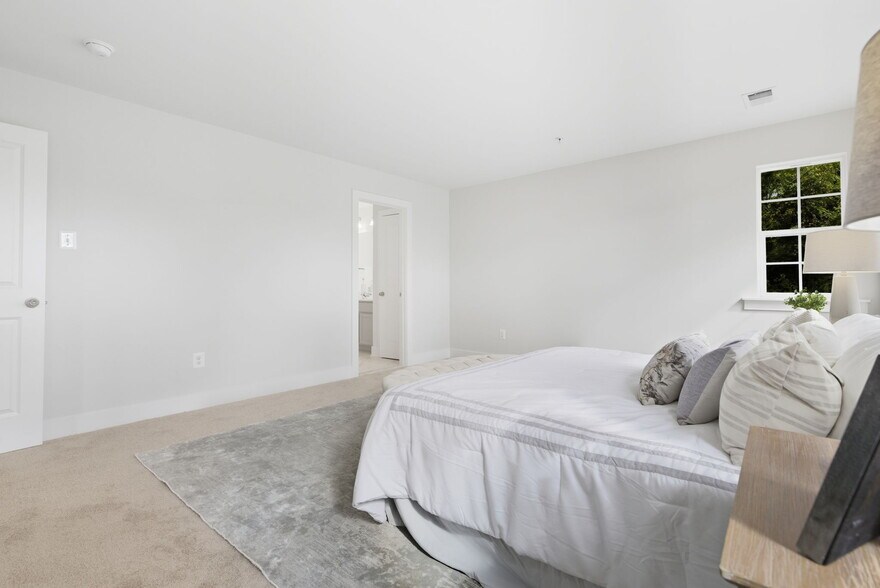 Building Photo - 328 Ridge Rd