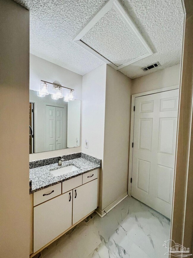 Building Photo - 8124 Heirloom Dr
