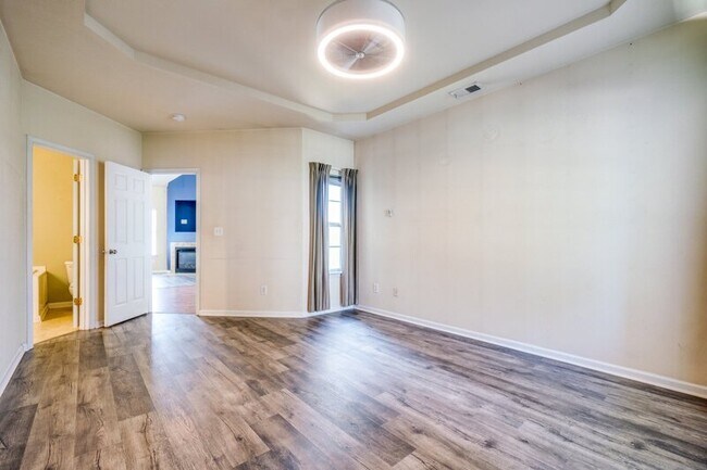 Building Photo - 3701 Bay Crescent