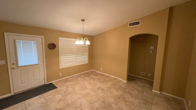 Building Photo - Sunland Springs Village