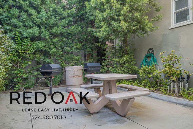 Building Photo - 2243 Merton Ave