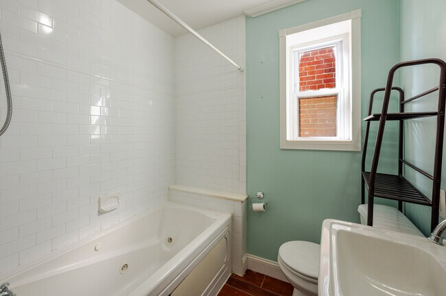 Building Photo - 21 17th St SE