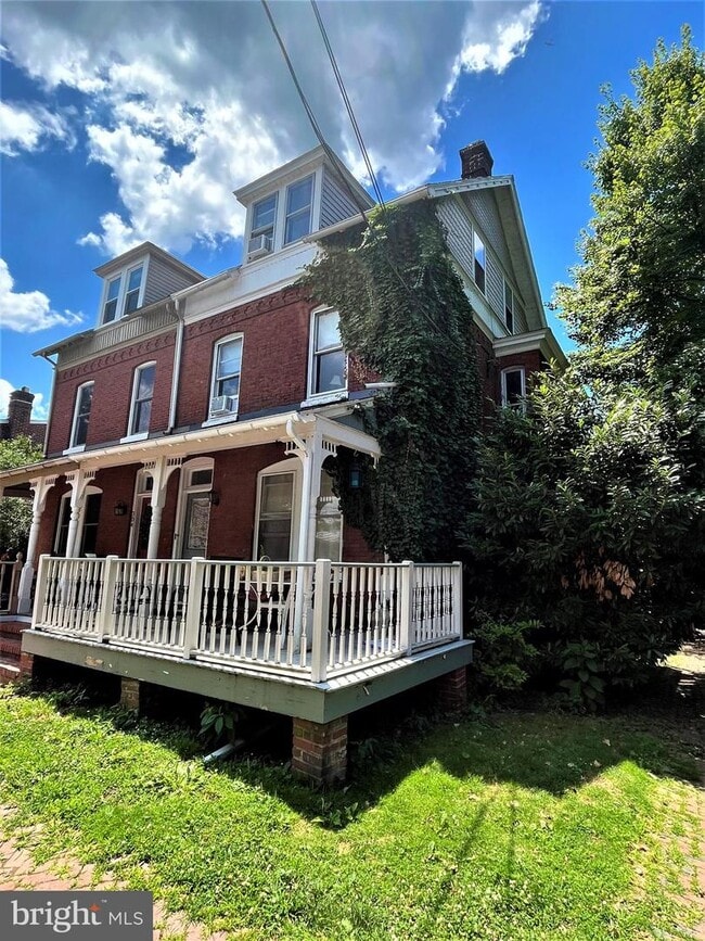 Building Photo - 302 S Darlington St