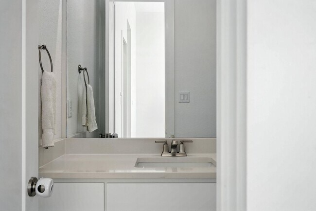 Building Photo - 220 Corazon