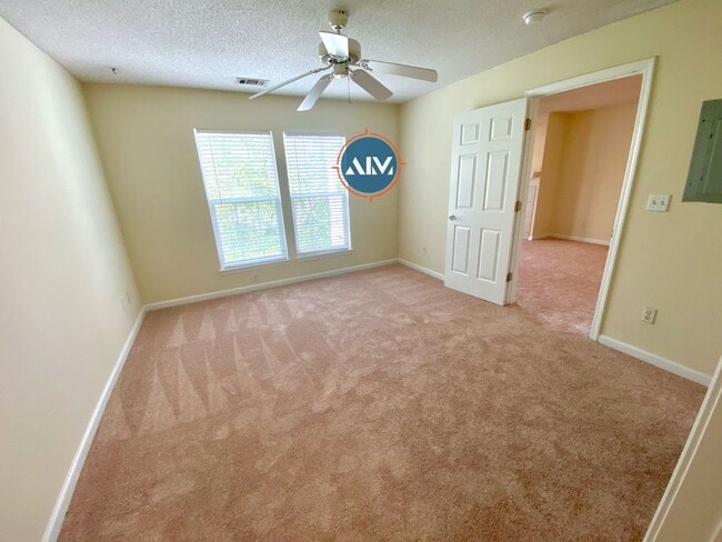 Building Photo - Top-Floor 2BR Condo at The Estates at West...