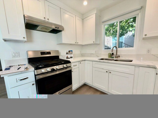 Building Photo - 1718 Rodney Dr