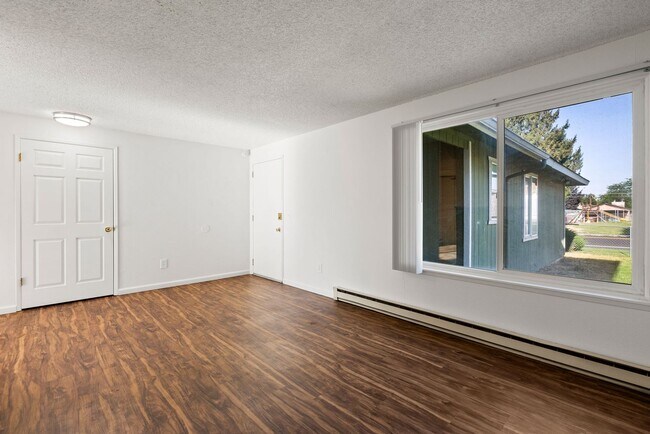 Building Photo - 6125 N Addison St