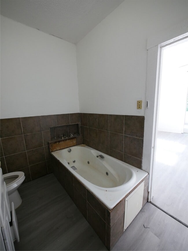 Building Photo - 6124 Goforth St