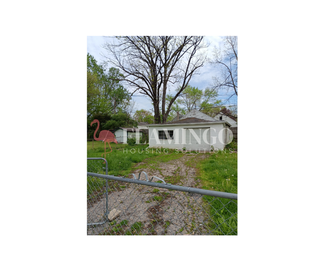 Building Photo - Comfortable 2-Bedroom Home with Garage & S...