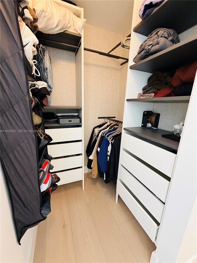 Building Photo - 7320 NW 114th Ave