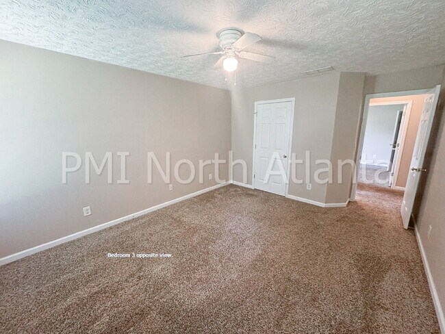 Building Photo - Ranch Style Living! All one floor!