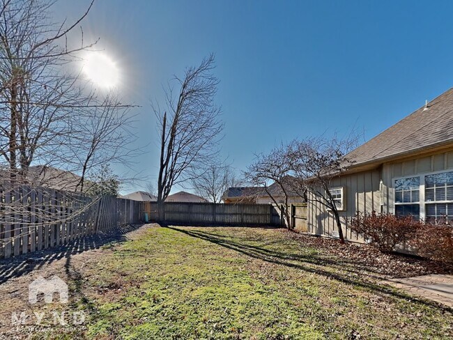 Building Photo - 5622 N 11th Ave