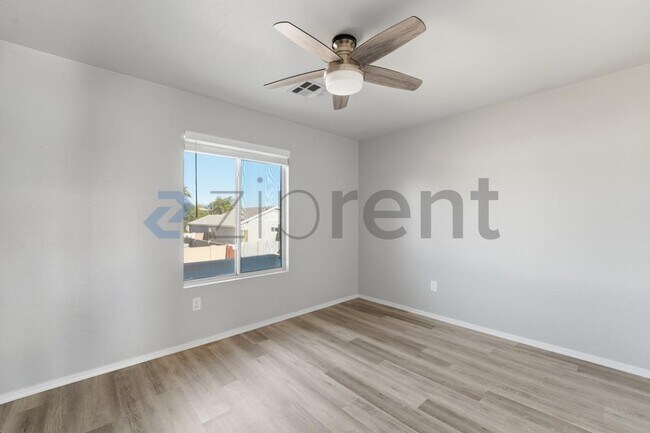 Building Photo - 3852 E Fruitvale Ave