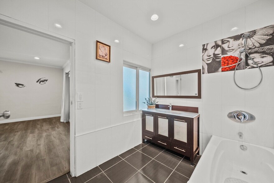 Building Photo - 8647 Corbin Ave