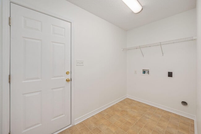 Building Photo - 9750 Parker Lake Cir