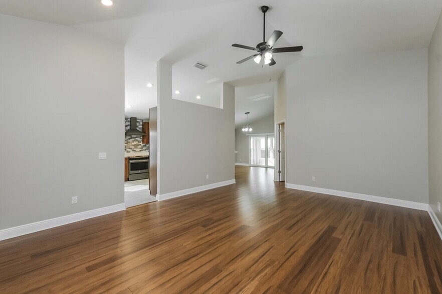 Building Photo - 2936 Minuteman Ln