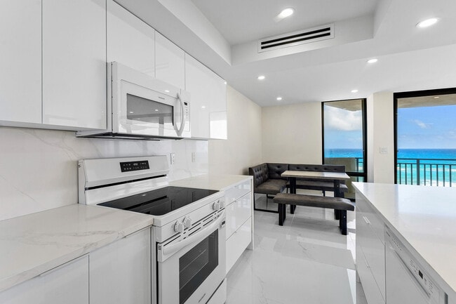 Building Photo - 5460 N Ocean Dr