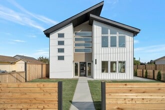 Building Photo - Beautiful 1 year old home in Pacific Wa