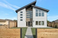 Building Photo - Beautiful 1 year old home in Pacific Wa