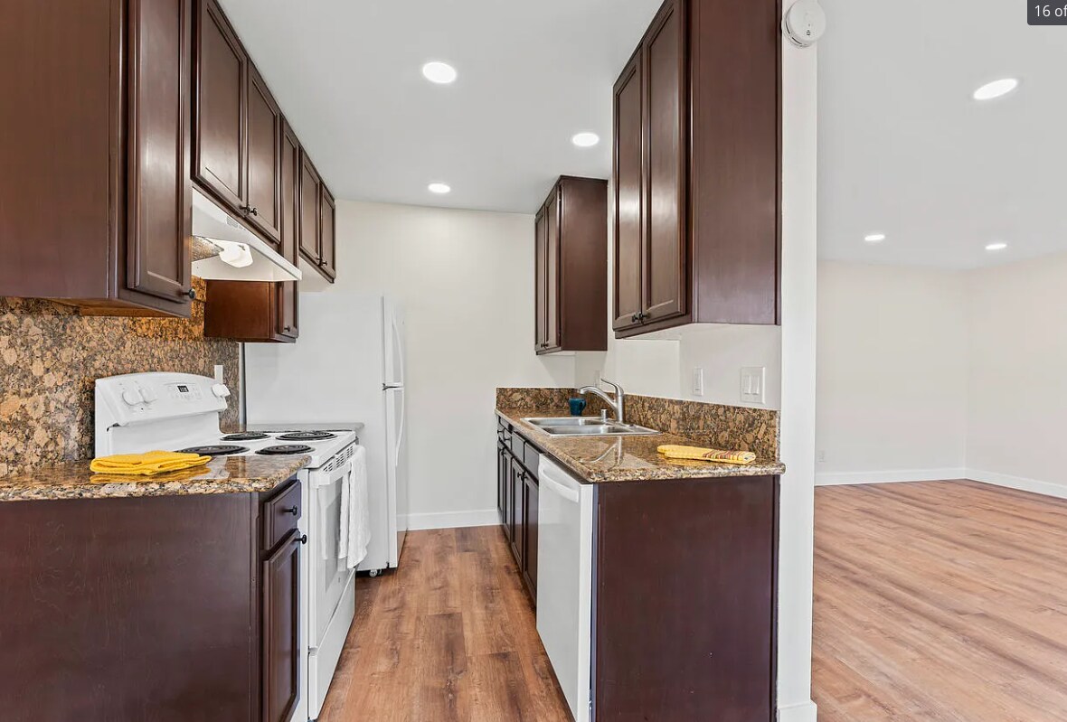 Building Photo - 4572 Nebo Dr