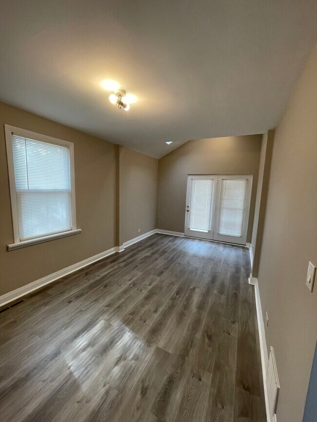 Livingroom - 5434 N Lotus Ave