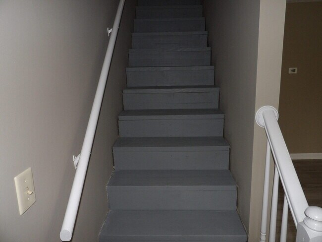 Building Photo - 244 Meadowview Dr