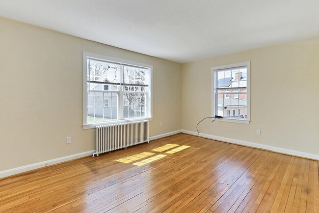 Building Photo - 2107 5th St S