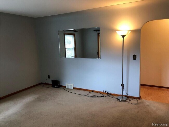 Building Photo - 2111 W 14 Mile Rd