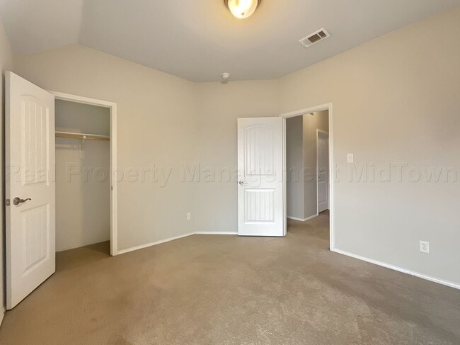 Building Photo - 2053 Leonard Ranch Rd