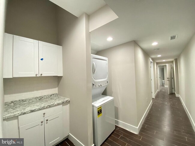 Building Photo - 1716 N Bouvier St