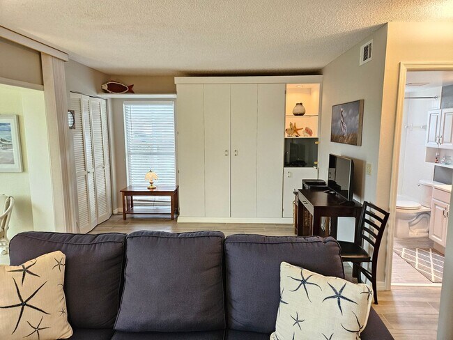 Building Photo - Charming First-Floor Condo in Plantation Golf and Country Club with a Community Pool Access!