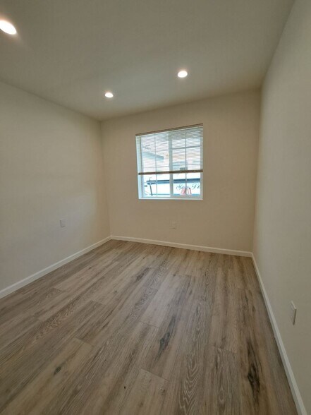 Building Photo - 19841 Kittridge St