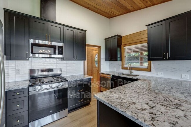 Building Photo - 5800 McKinley Dr