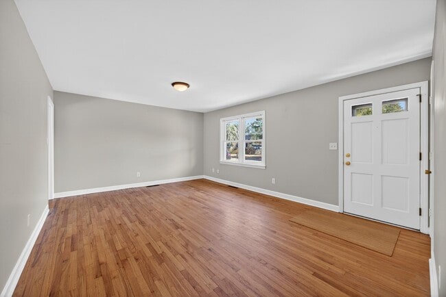 Building Photo - 1321 Briarfield Ave