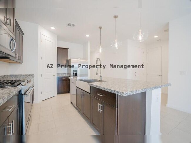 Building Photo - 17317 W Running Deer Trl