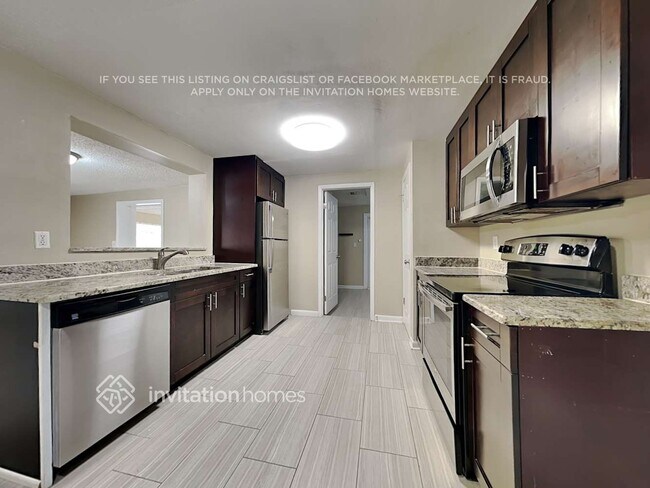 Building Photo - 8261 Greenleaf Cir