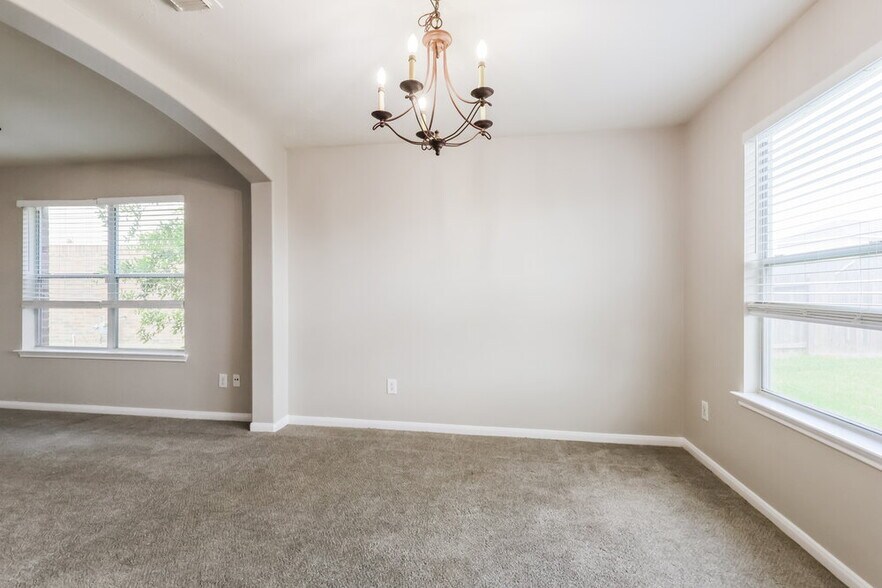 Building Photo - 25306 Barmby Dr