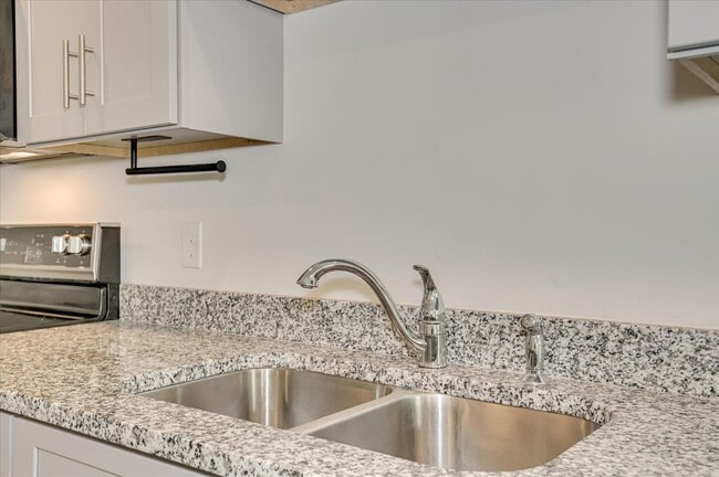 Building Photo - 5148 Captain Dr