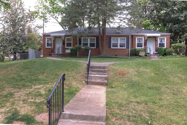 Primary Photo - Charming Irving Park Duplex updated 2 bedr...