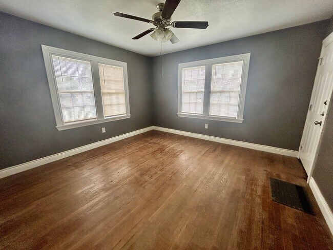 Building Photo - 3 bed 1 bath close to Texas Tech
