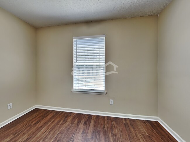 Building Photo - 14 Willow Lakes Dr