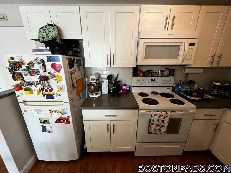 Building Photo - 134 Summer St