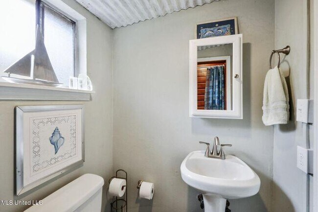 Building Photo - 404 Dunbar ave