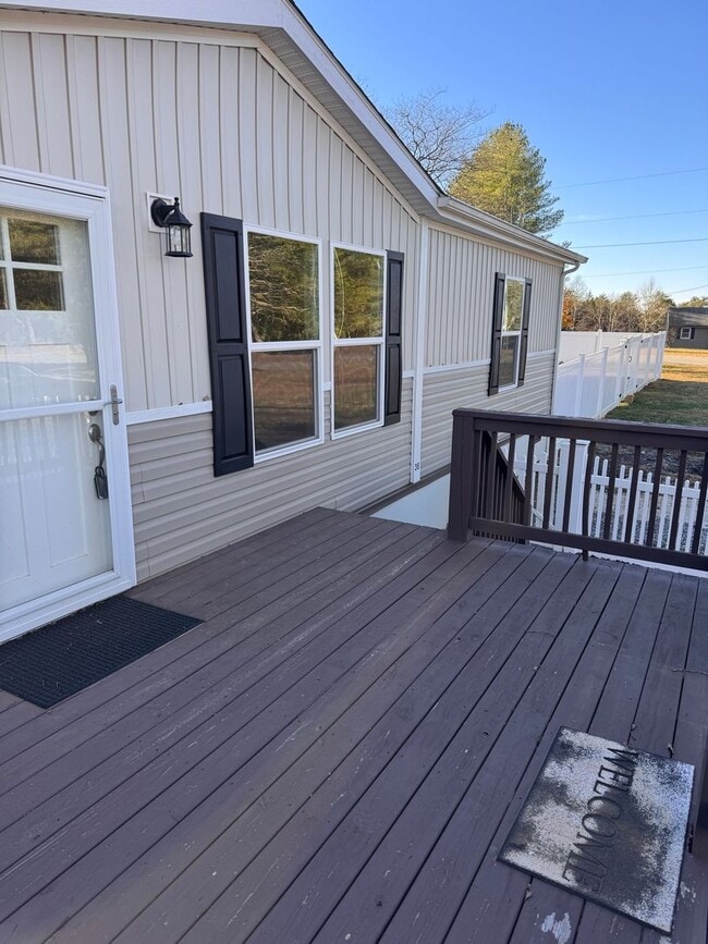 Building Photo - 3 Bedroom || 2 Bathroom in Concord